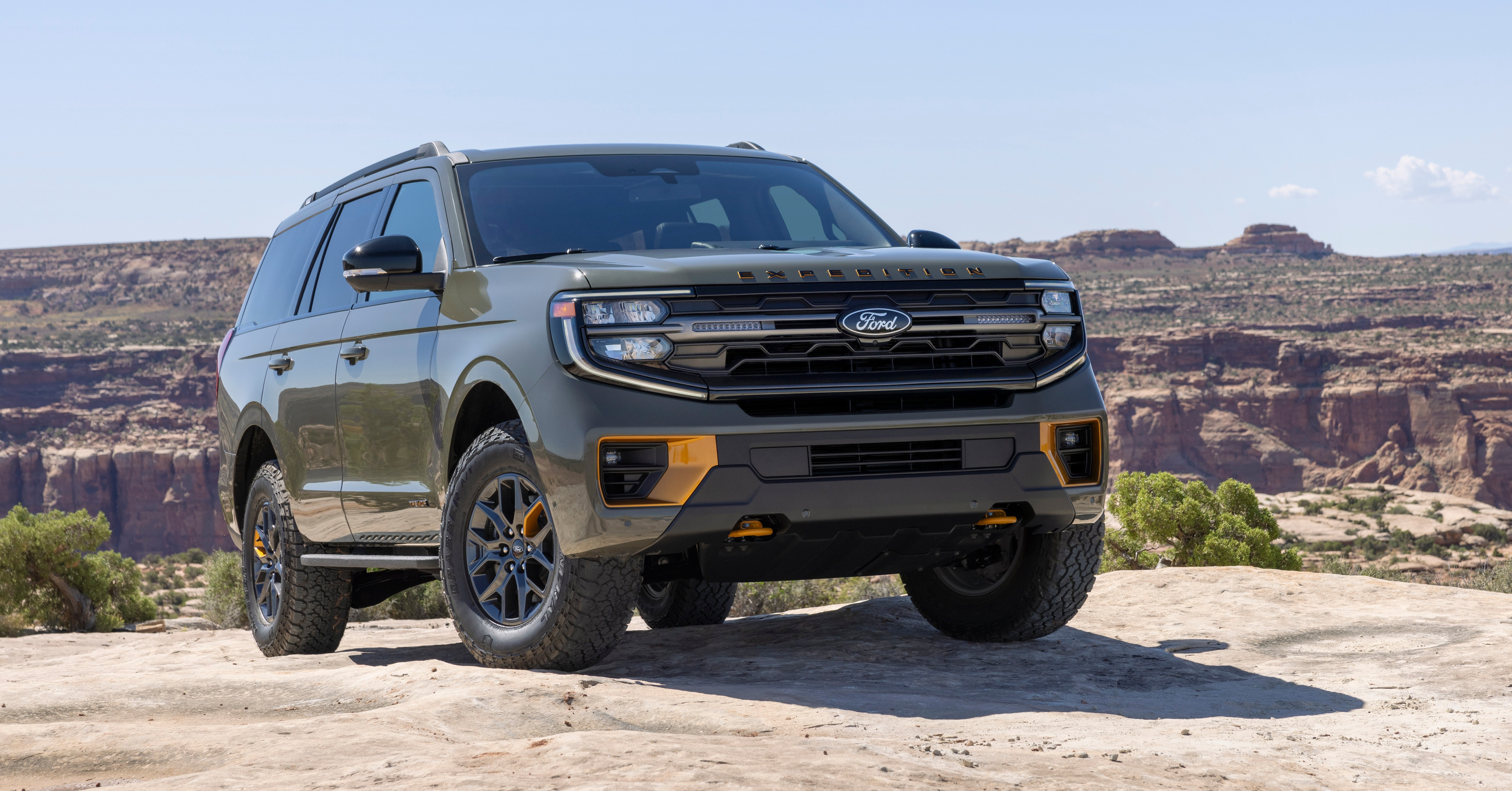 Always properly secure cargo. Available Ford and aftermarket accessories shown.